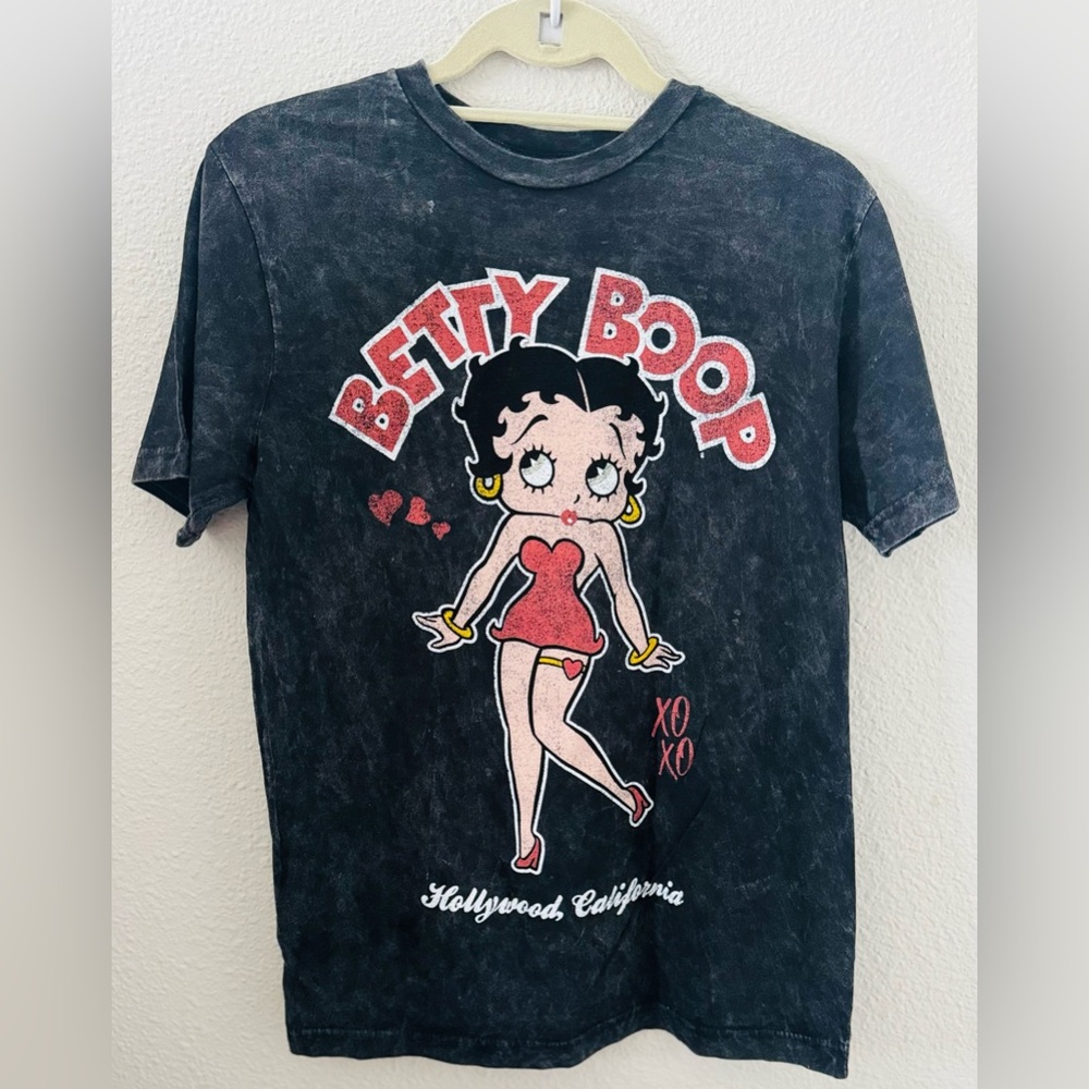 Betty Boop Portrait Vintage Wash Women's T-Shirt XOXO Size Small NWOT